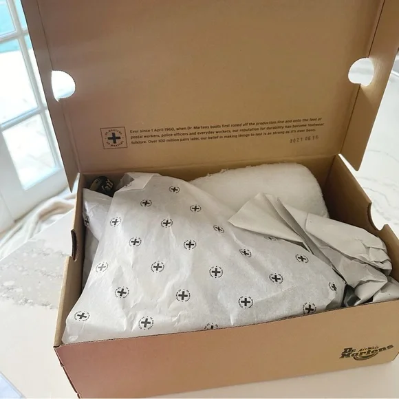 Dr. Martens 1460 Patent Leather Lace Up Boots - Picture 10 of 16